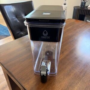 Brita Extra Large 27-Cup Ultramax Filtered Water Dispenser